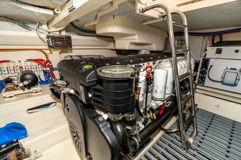 Slide: The Image of 2016 Tiara Q44 LIVIMAC - 5999796