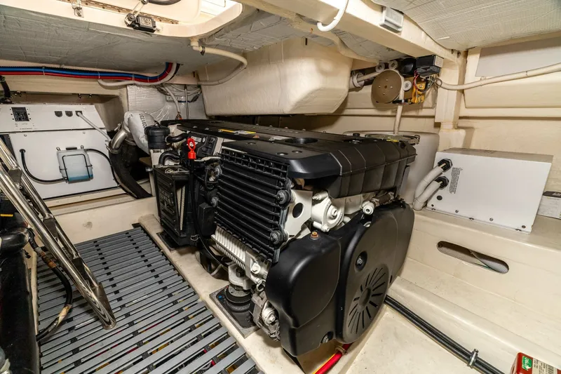 Slide: The Image of 2016 Tiara Q44 LIVIMAC - 5999779