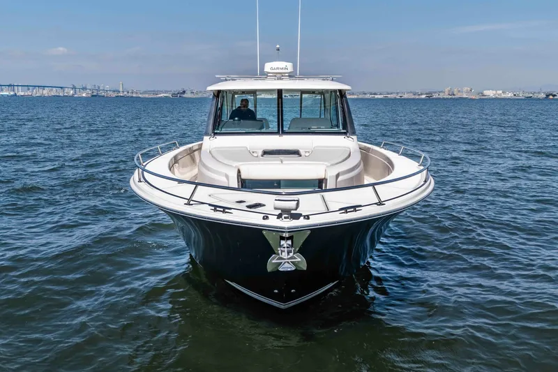 Slide: The Image of 2016 Tiara Q44 LIVIMAC - 5999774