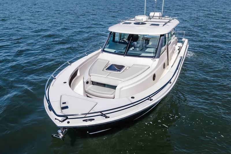 Slide: The Image of 2016 Tiara Q44 LIVIMAC - 5999775