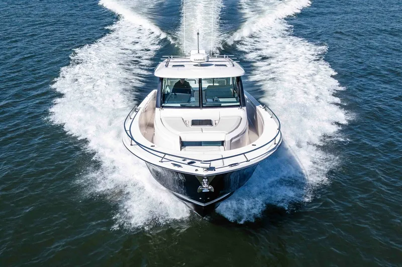 Slide: The Image of 2016 Tiara Q44 LIVIMAC - 5999780