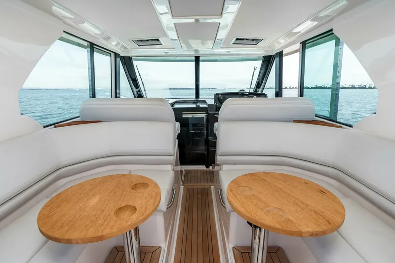 Slide: The Image of 2016 Tiara Q44 LIVIMAC - 5999782