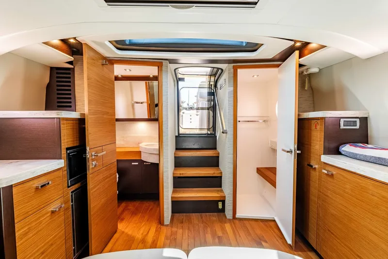 Slide: The Image of 2016 Tiara Q44 LIVIMAC - 5999793