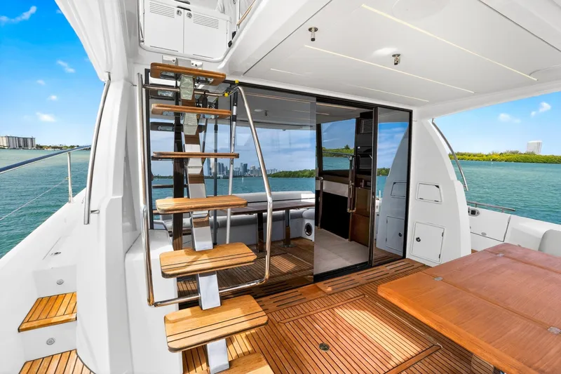 Slide: The Image of Prestige 590 2023 - 6054042