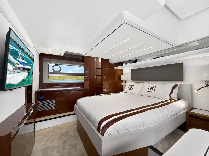 Slide: The Image of Prestige 590 2023 - 6054069