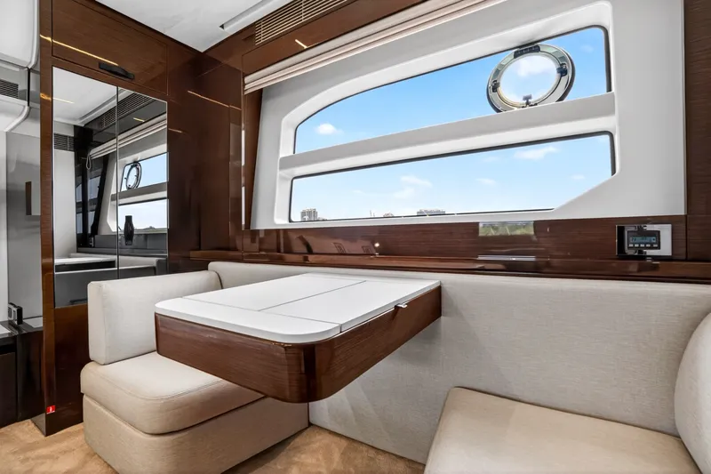 Slide: The Image of Prestige 590 2023 - 6054070