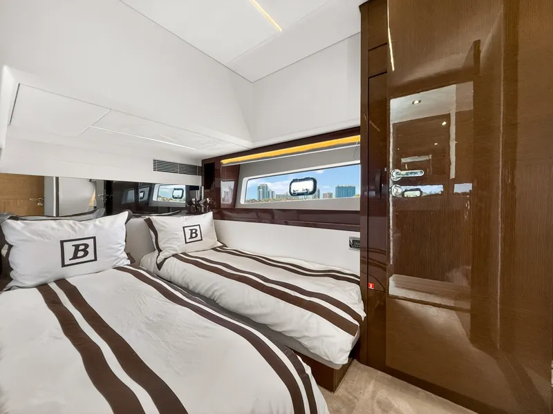 Slide: The Image of Prestige 590 2023 - 6054080