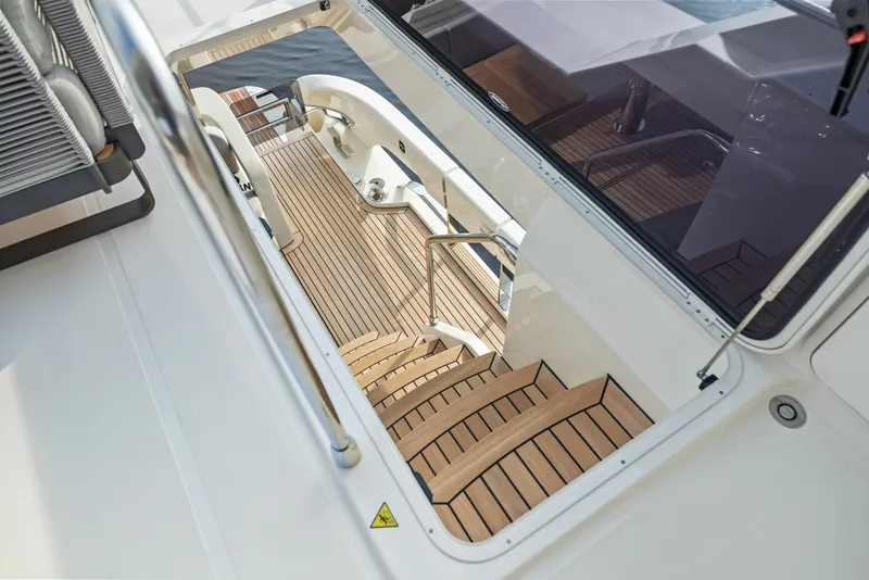 Slide: The Image of Absolute Navetta 64 2024 - 6000312