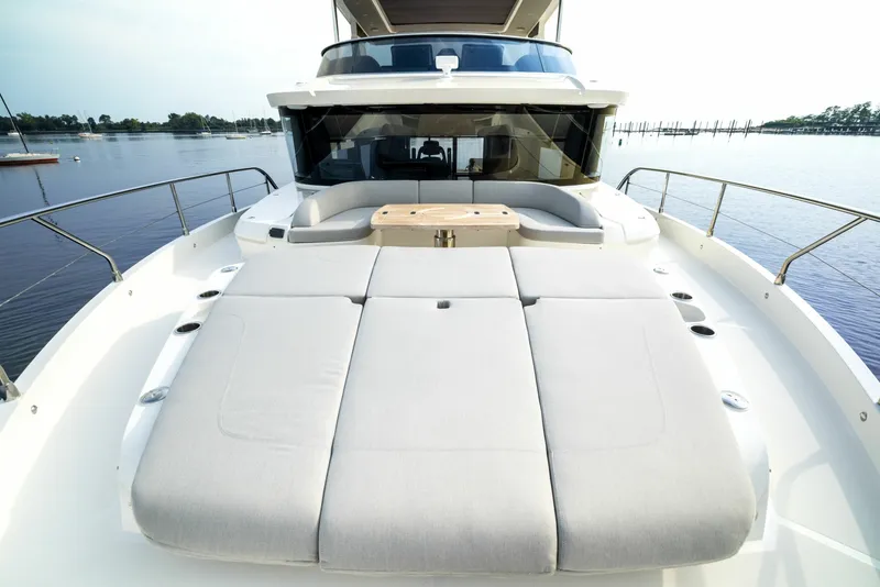 Slide: The Image of Absolute Navetta 64 2024 - 6000215