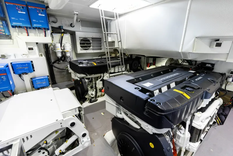 Slide: The Image of Absolute Navetta 64 2024 - 6000192