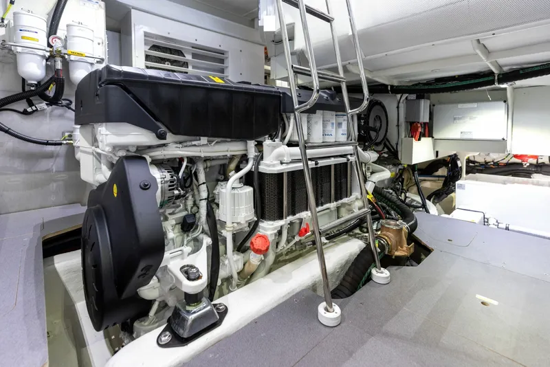 Slide: The Image of Absolute Navetta 64 2024 - 6000188