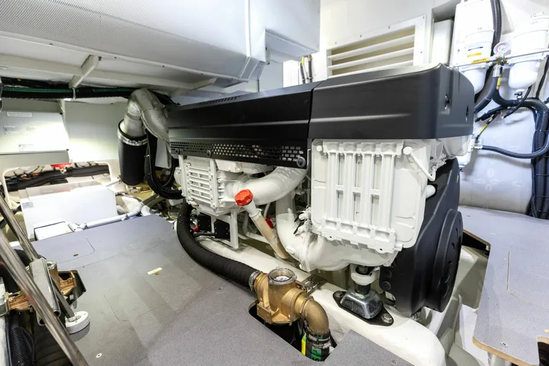 Slide: The Image of Absolute Navetta 64 2024 - 6000189