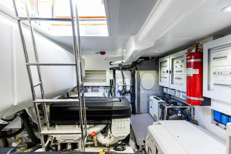 Slide: The Image of Absolute Navetta 64 2024 - 6000190