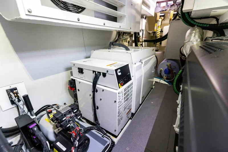 Slide: The Image of Absolute Navetta 64 2024 - 6000191