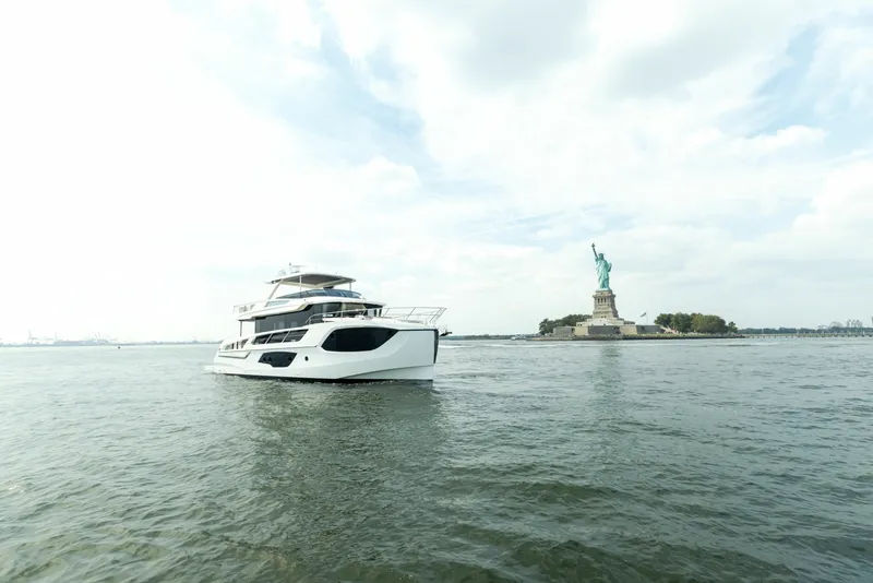 Slide: The Image of Absolute Navetta 64 2024 - 6000334