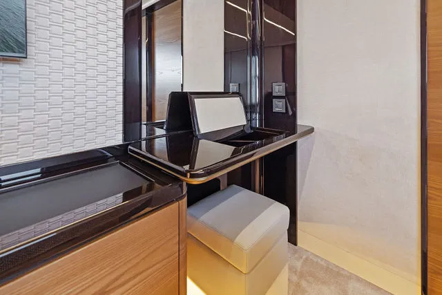 Slide: The Image of Absolute Navetta 64 2024 - 135