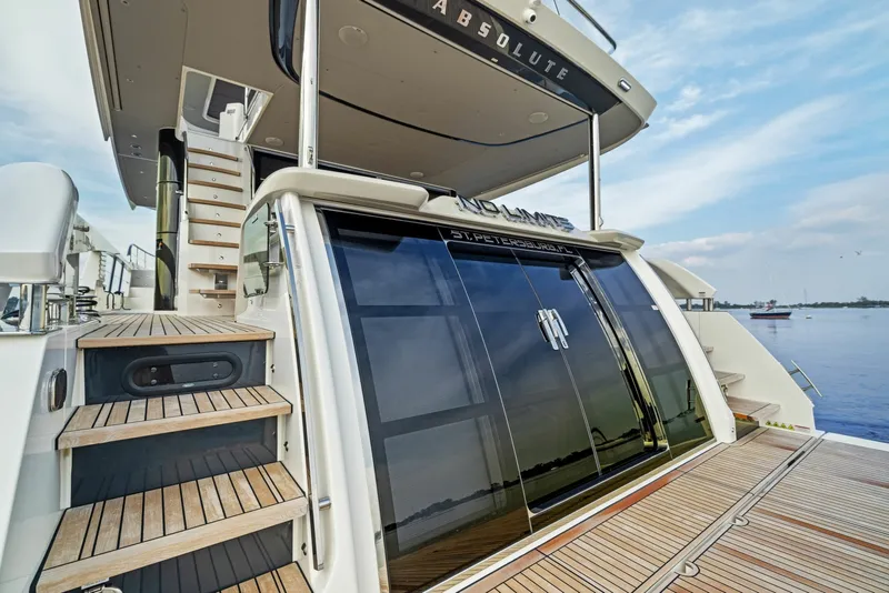 Slide: The Image of Absolute Navetta 64 2024 - 6000206