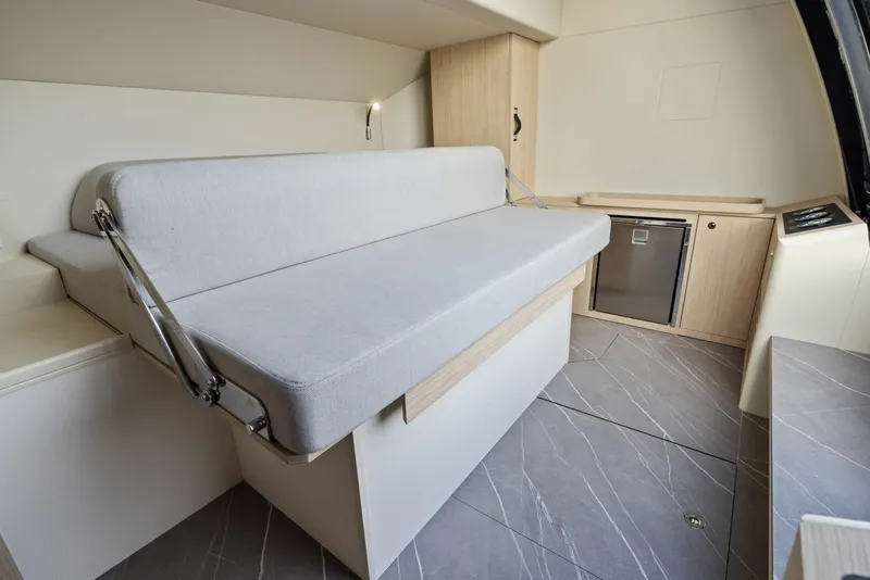 Slide: The Image of Absolute Navetta 64 2024 - 6000199