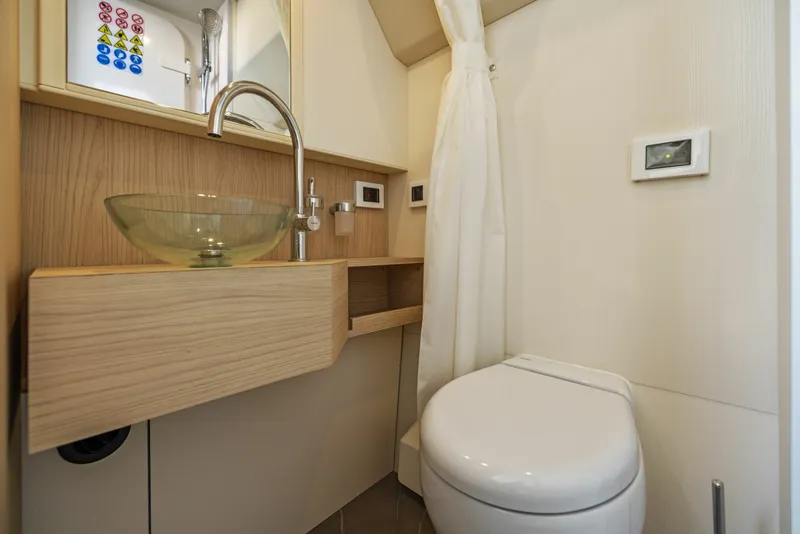 Slide: The Image of Absolute Navetta 64 2024 - 6000306