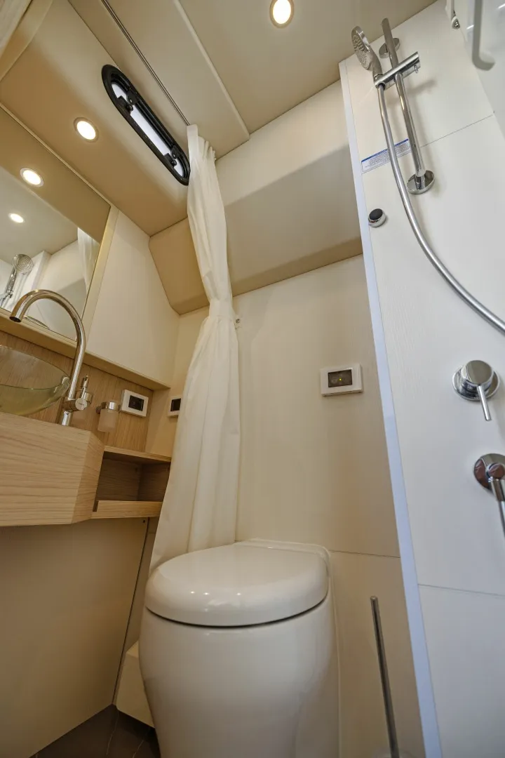 Slide: The Image of Absolute Navetta 64 2024 - 6000307