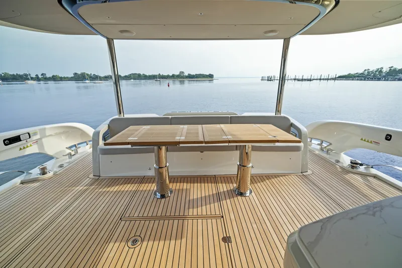 Slide: The Image of Absolute Navetta 64 2024 - 6000212