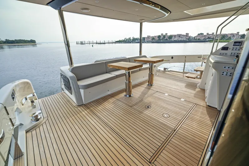 Slide: The Image of Absolute Navetta 64 2024 - 6000209