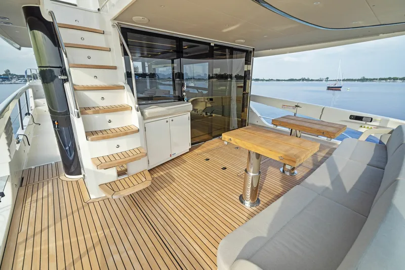 Slide: The Image of Absolute Navetta 64 2024 - 6000211