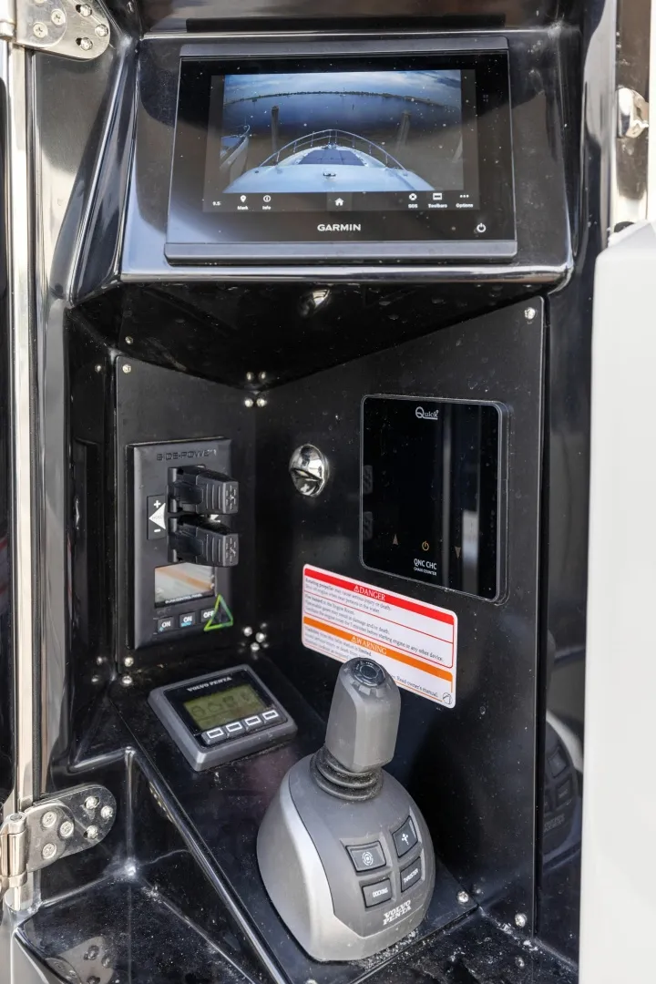 Slide: The Image of Absolute Navetta 64 2024 - 6000198