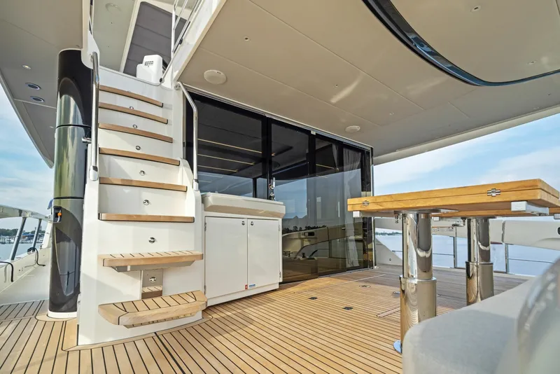 Slide: The Image of Absolute Navetta 64 2024 - 6000210