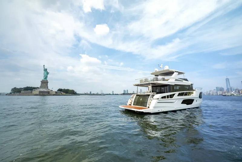 Slide: The Image of Absolute Navetta 64 2024 - 6000269