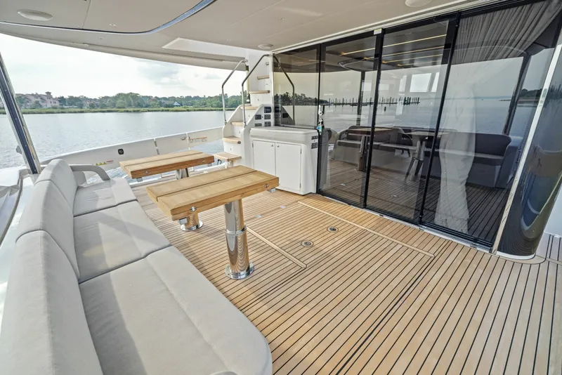 Slide: The Image of Absolute Navetta 64 2024 - 6000208