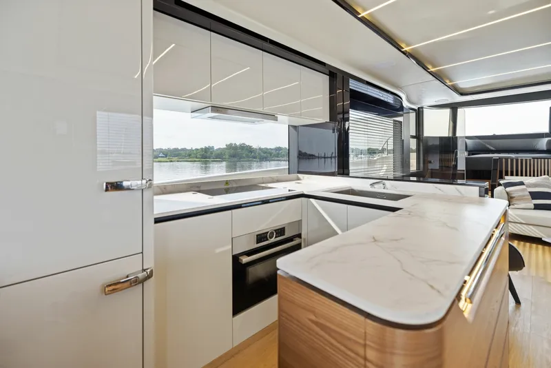 Slide: The Image of Absolute Navetta 64 2024 - 6000324