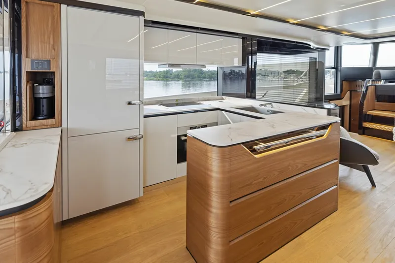 Slide: The Image of Absolute Navetta 64 2024 - 6000255