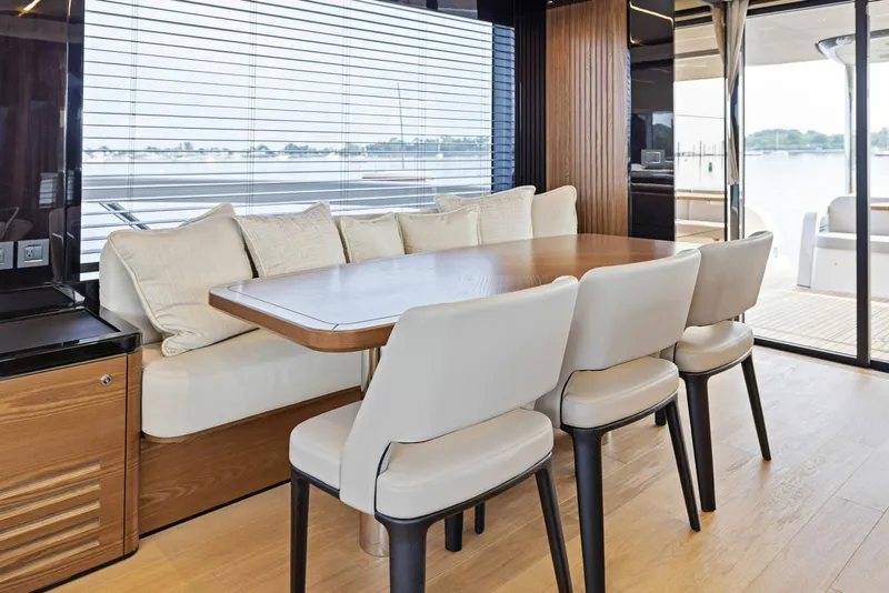 Slide: The Image of Absolute Navetta 64 2024 - 6000261