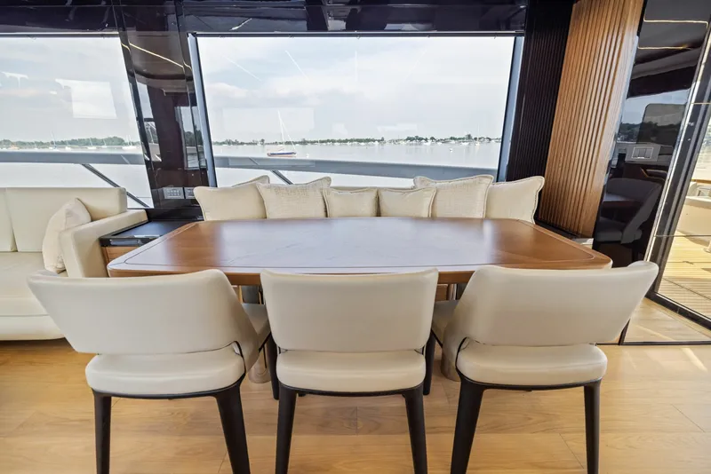 Slide: The Image of Absolute Navetta 64 2024 - 6000319