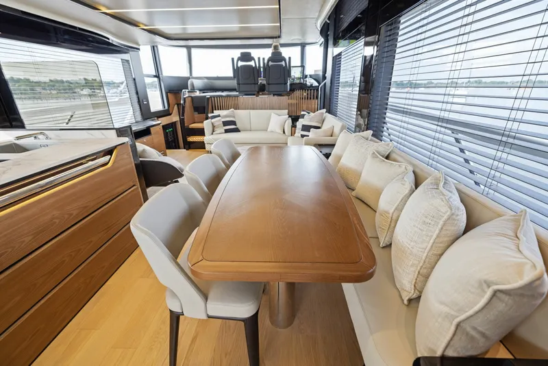 Slide: The Image of Absolute Navetta 64 2024 - 6000259