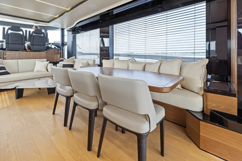 Slide: The Image of Absolute Navetta 64 2024 - 6000260