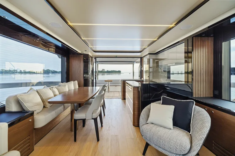 Slide: The Image of Absolute Navetta 64 2024 - 6000203