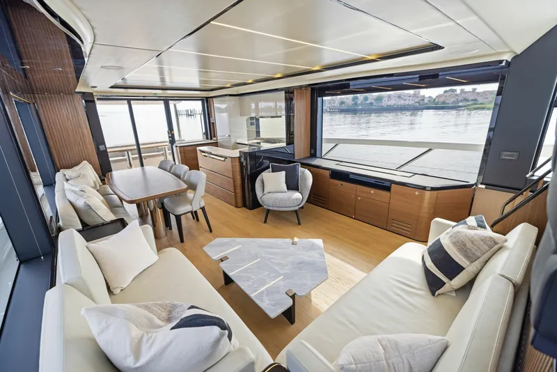 Slide: The Image of Absolute Navetta 64 2024 - 6000232