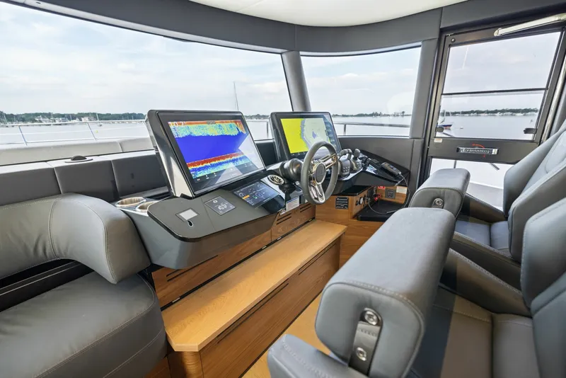 Slide: The Image of Absolute Navetta 64 2024 - 6000202