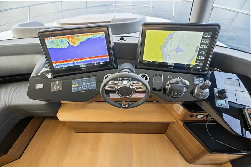 Slide: The Image of Absolute Navetta 64 2024 - 6000200