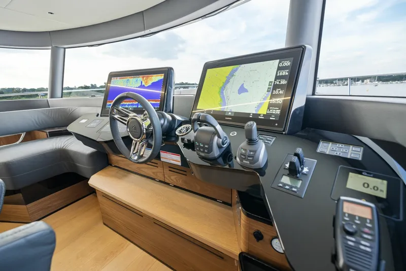 Slide: The Image of Absolute Navetta 64 2024 - 6000201