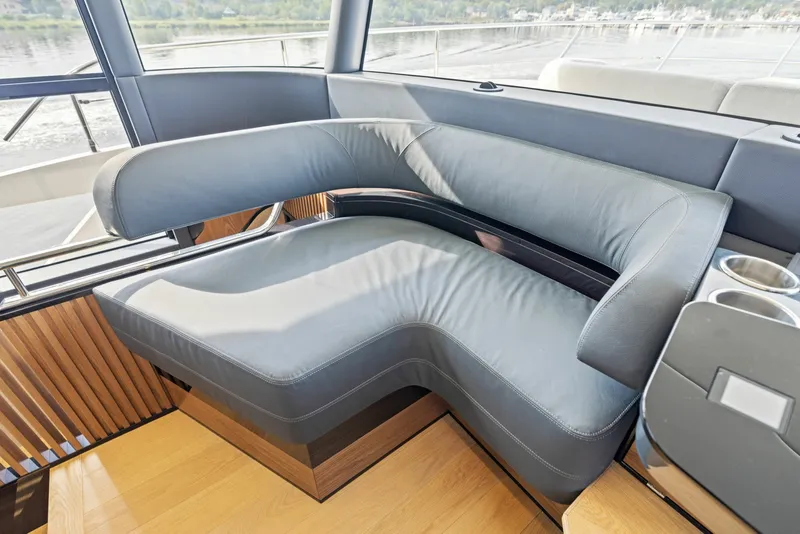 Slide: The Image of Absolute Navetta 64 2024 - 6000243