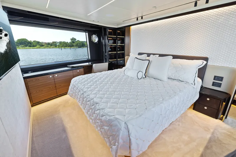 Slide: The Image of Absolute Navetta 64 2024 - 6000196