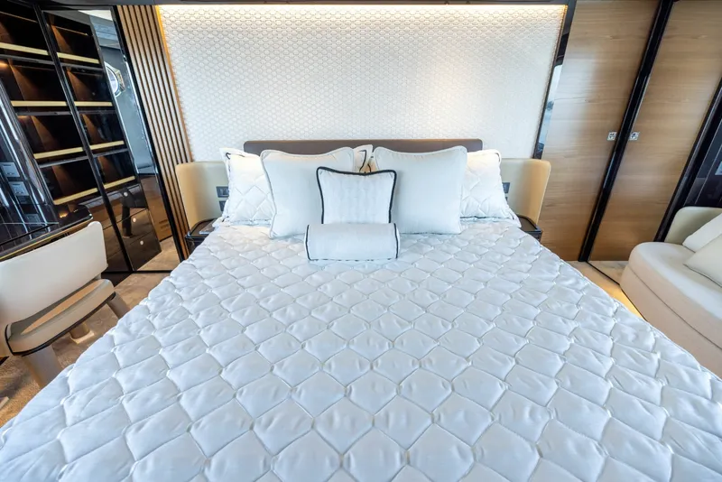 Slide: The Image of Absolute Navetta 64 2024 - 6000194