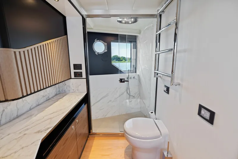 Slide: The Image of Absolute Navetta 64 2024 - 6000361