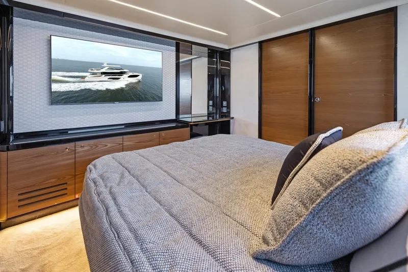 Slide: The Image of Absolute Navetta 64 2024 - 6000282