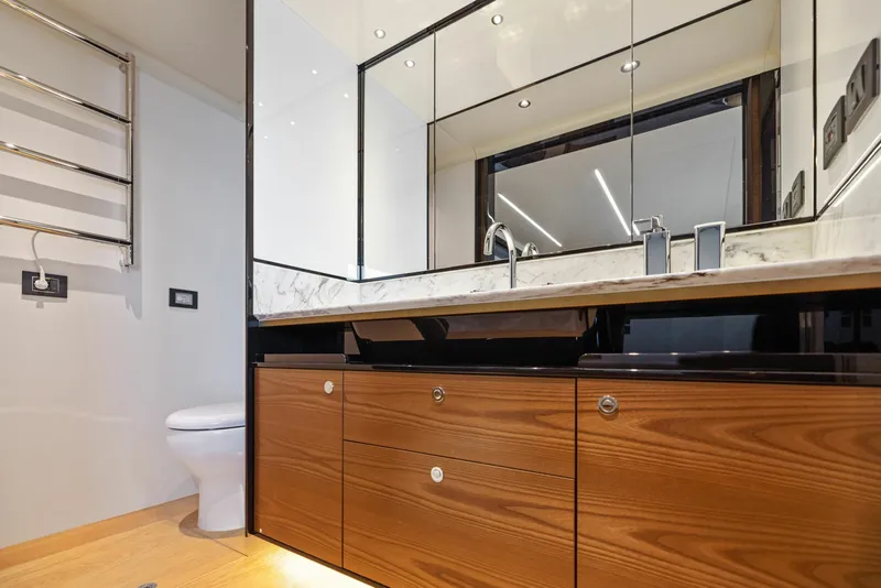 Slide: The Image of Absolute Navetta 64 2024 - 6000357