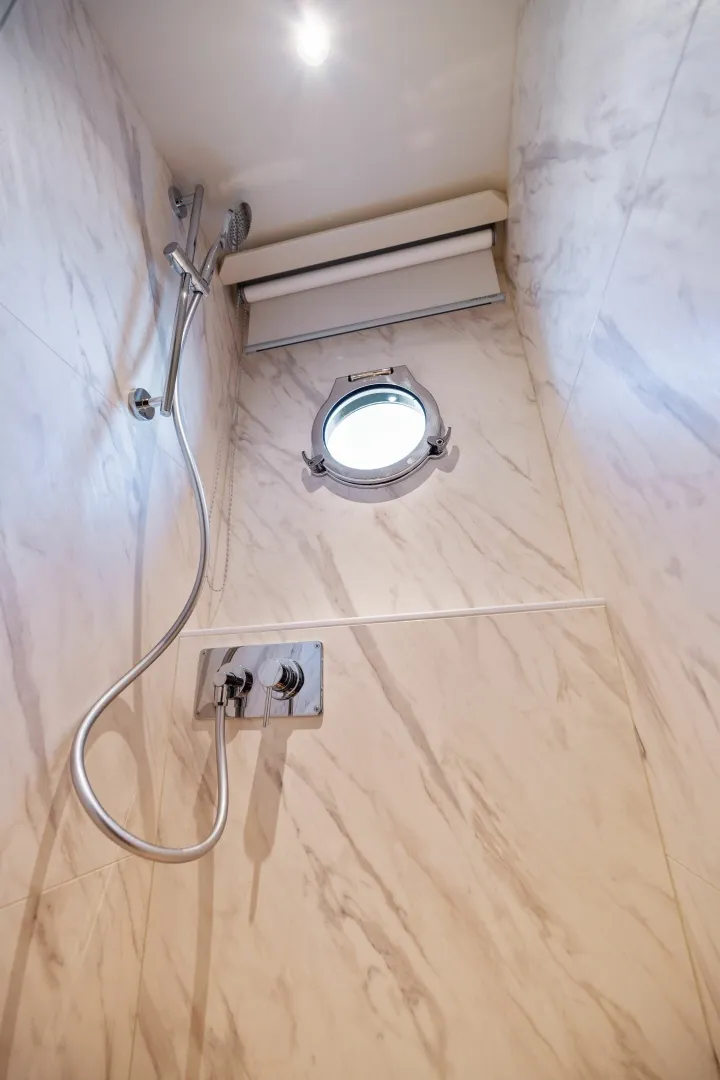 Slide: The Image of Absolute Navetta 64 2024 - 6000355