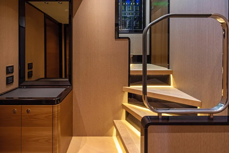 Slide: The Image of Absolute Navetta 64 2024 - 6000276